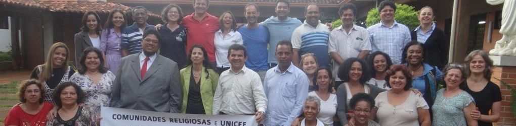 Grupo que participou da elaboração do plano pela defesa de crianças e adolescentes Grupo que participou da elaboração do plano pela defesa de crianças e adolescentes